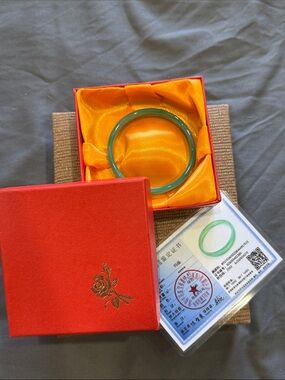Green Jade Bangle Bracelet in Gift Box